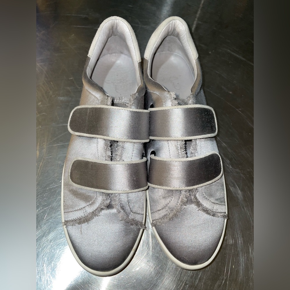 US 8 Joie Diata Sneakers